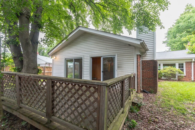 Building Photo - 9702 Bellevue Dr