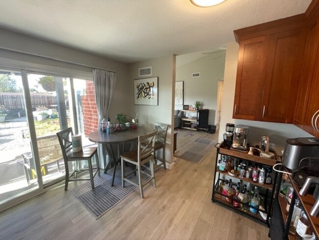 Building Photo - 160 Calle Querido