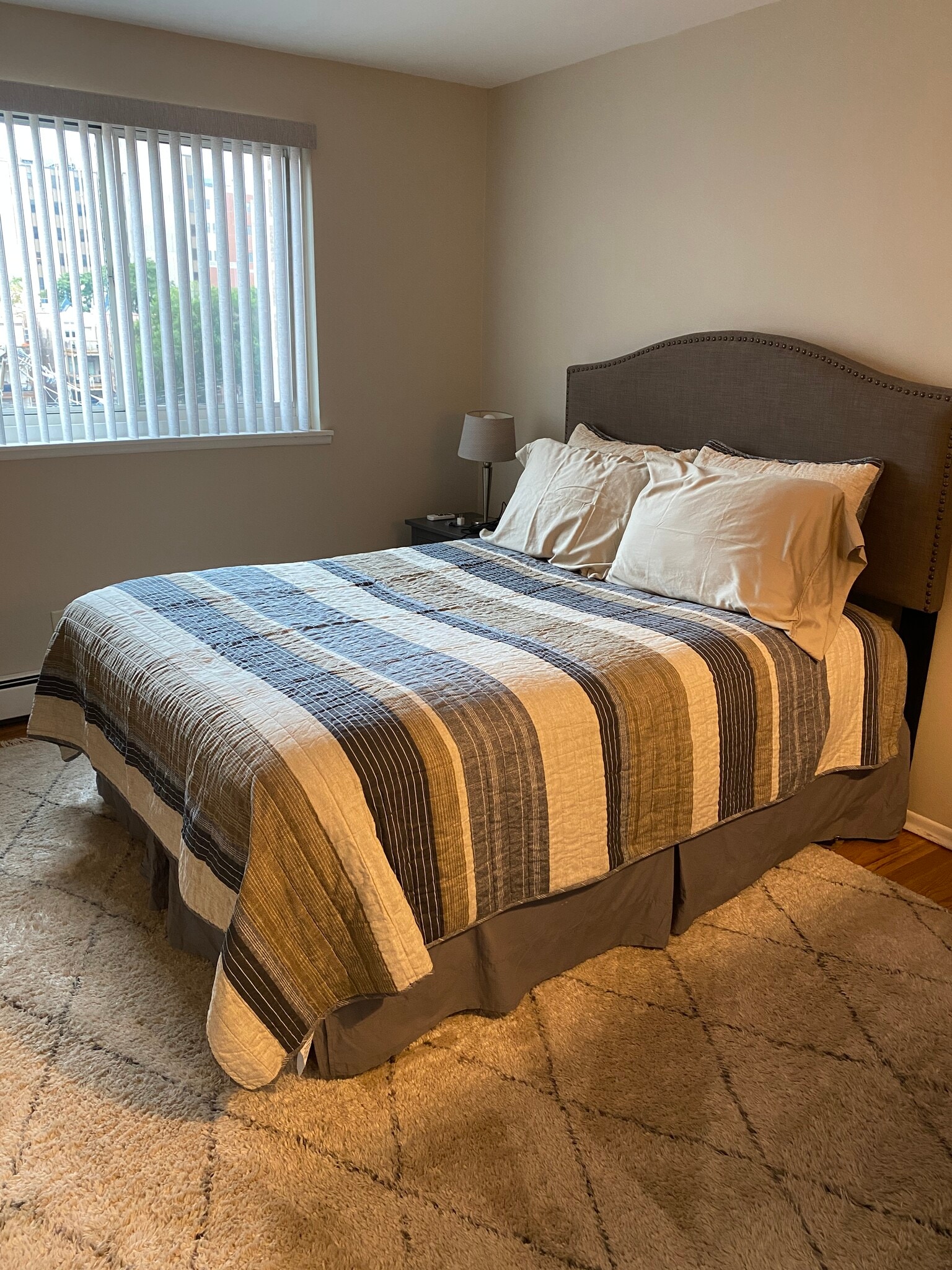bedroom - 515 W Wrightwood Ave