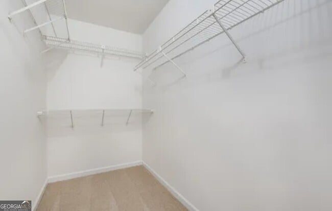 Building Photo - 591 St James Walk SE