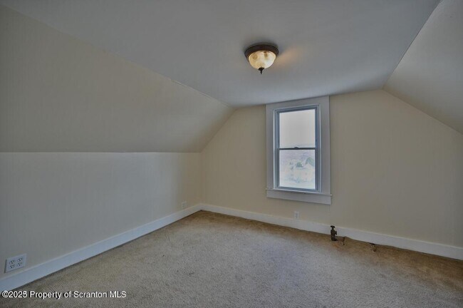 Building Photo - 1025 Ridge Ave