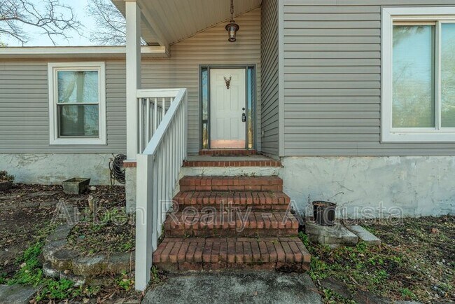 Building Photo - 250 Brooks Dr