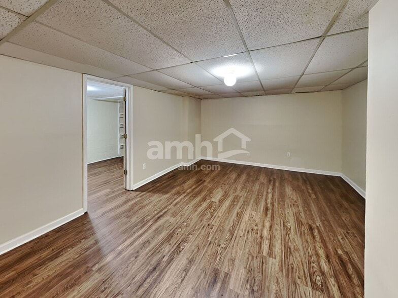 Building Photo - 3846 Deercreek Dr