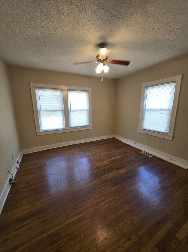 Building Photo - Single Level 2 Bedroom House Near Amnicola Hwy