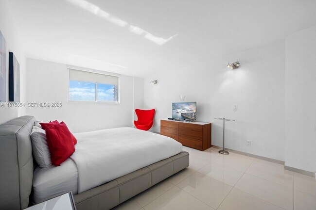 Building Photo - 19370 Collins Ave