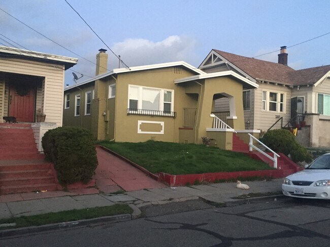 Building Photo - 5440 Trask St