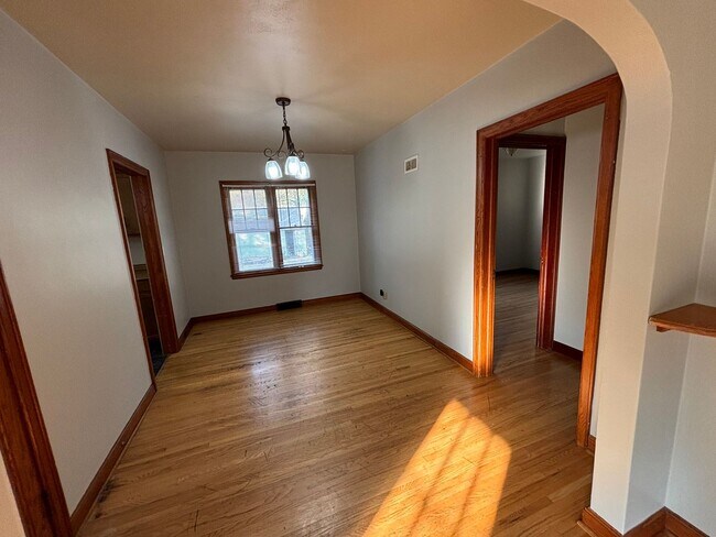 Building Photo - 4 Bedroom House Near MSUM!