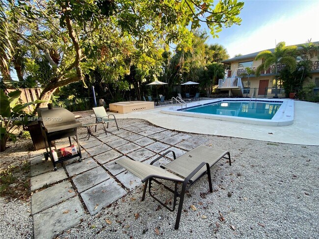 Building Photo - 2716 NE 30th Pl