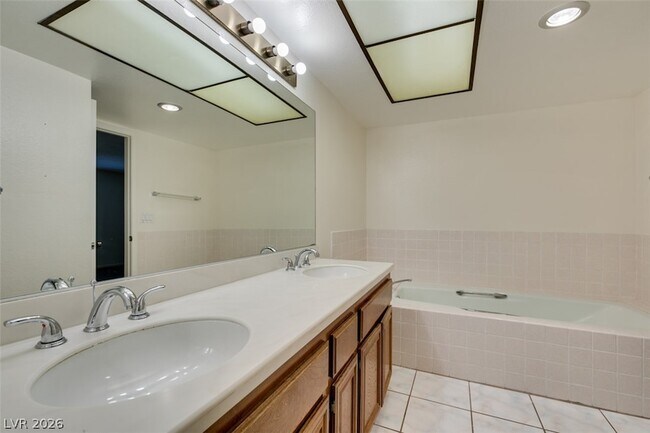Building Photo - 2127 Pine Breeze Ln