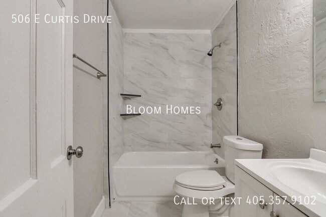 Building Photo - 506 E Curtis Dr