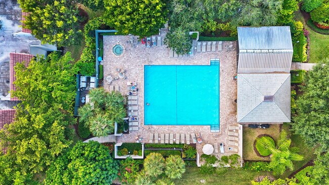 Building Photo - 5560 Fairway Park Dr