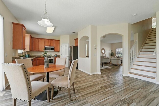 Building Photo - 4 Bedroom 2.5 Bath Two Story Hunters Creek...