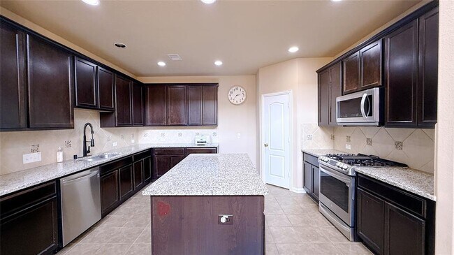 Building Photo - 2311 Blue Jay Ln