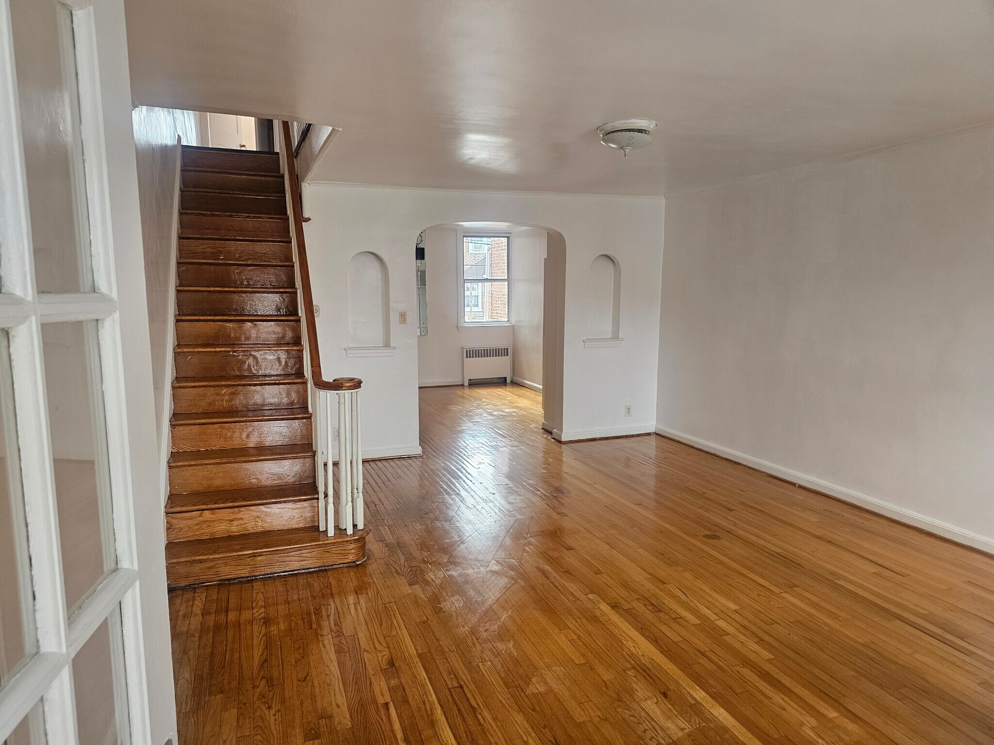 living room - 1268 Stirling St