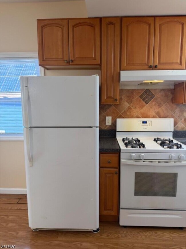 Building Photo - 182 Pierre Ave