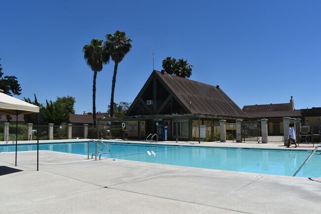 Building Photo - 3 Bedroom 2 Bath Single Story Home- Mesa V...