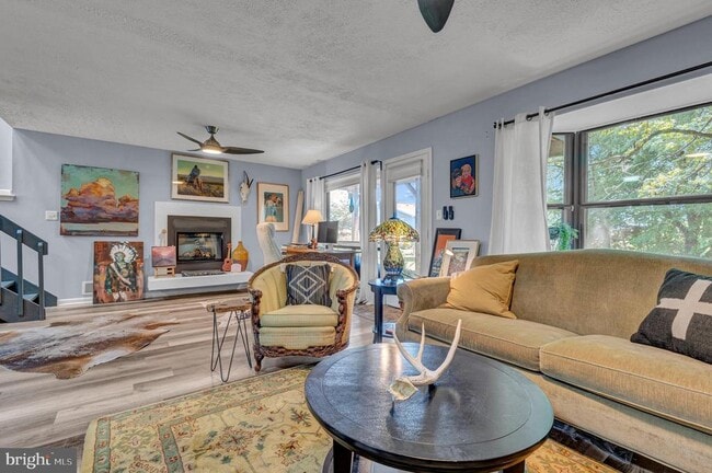 Building Photo - 4013 Carousel Way