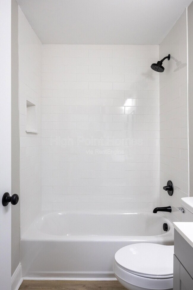 Building Photo - 1201 E 32nd St