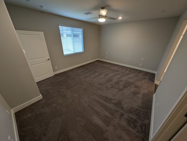 Building Photo - 1039 Forest Falcon Dr