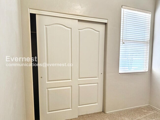 Building Photo - 3-Bedroom Home with Garage / Pet-Friendly ...
