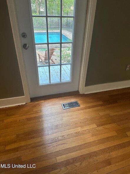 Building Photo - 3564 Cowan Pl