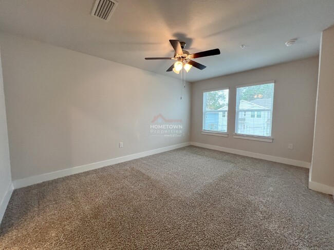 Building Photo - Beautiful 3 Bed, 2.5 Bath Rental in Pensac...