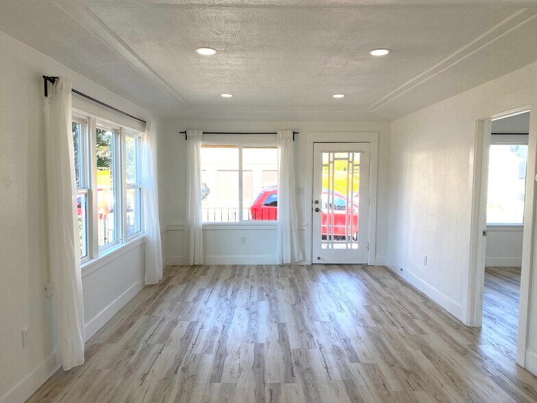 Living Room - 467 42nd St