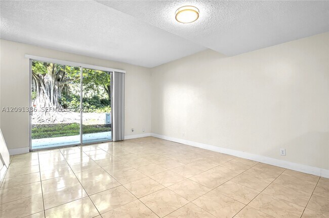 Building Photo - 621 Talavera Rd