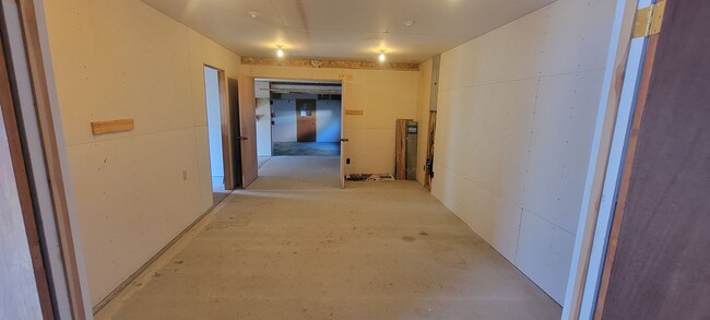 Building Photo - 4 Bedroom Home with Large Shop