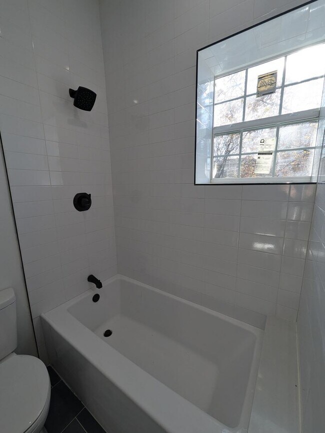 Building Photo - Gorgeous Home - West Philadelphia
