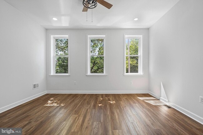 Building Photo - 1715 N Broadway