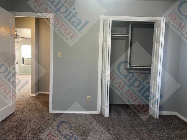 Building Photo - Cozy 2 Bedroom