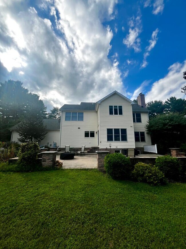 Building Photo - 15683 Dover Rd