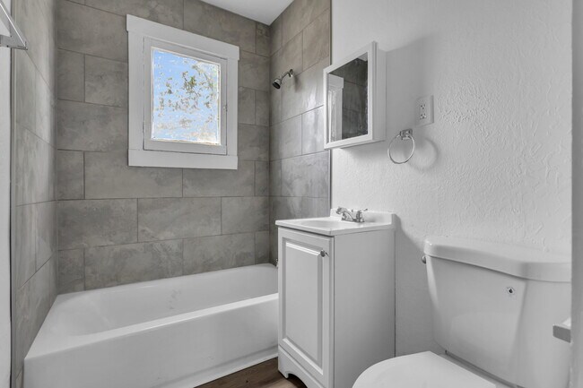 Building Photo - 367 Franklin St