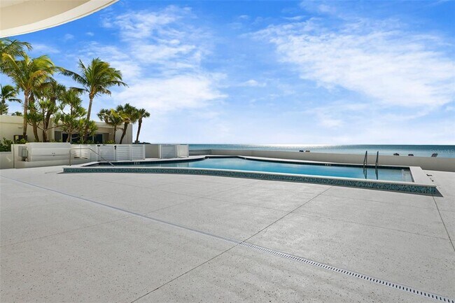 Building Photo - 1750 Benjamin Franklin Dr