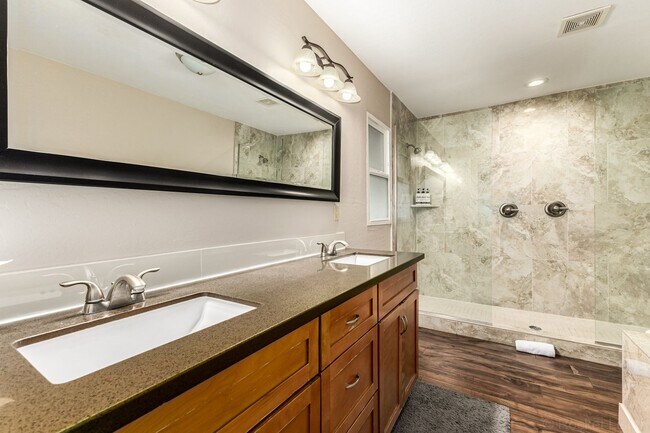 Building Photo - STUNNING 4 bed/2 bath Scottsdale Home- FURHISHED or UnFURNISHED