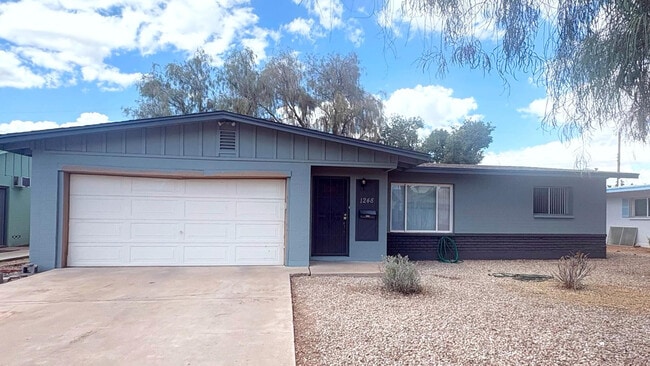 Building Photo - 1248 E Bishop Dr