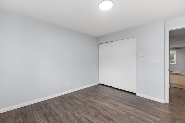 Building Photo - 6118 Kenwood Dr