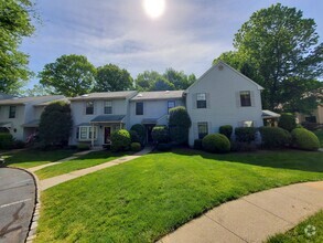 Building Photo - Rare opportunity! 3-bed/2.5-bath townhouse...