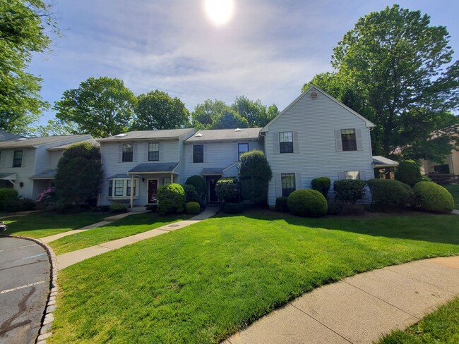 Primary Photo - Rare opportunity! 3-bed/2.5-bath townhouse...