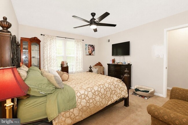 Building Photo - 5135B Shawe Pl