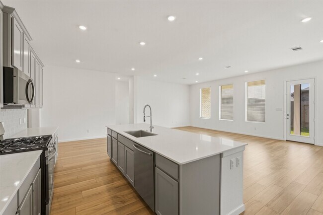 Building Photo - 6407 Amberwood Dr