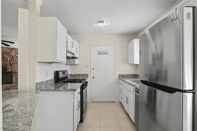 Building Photo - 313 Fox Cir