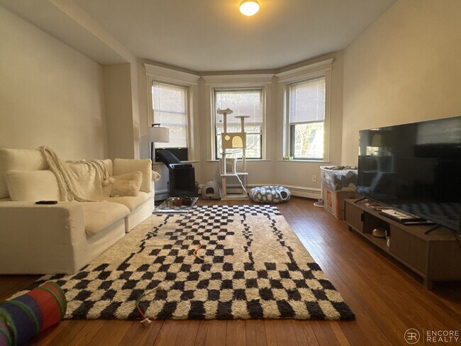 Building Photo - 11 Stearns Rd