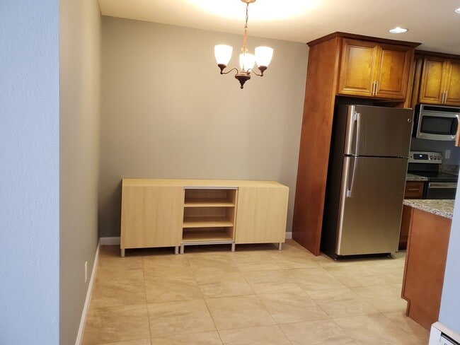 Building Photo - ENCHANTING 1 Bd/1 Ba Ground Floor Unit w/O...