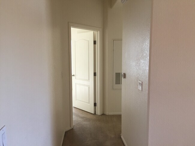 Building Photo - JEFFREYS ST #2026