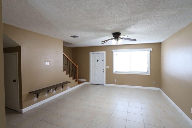 Building Photo - 2303 Seaside Dr