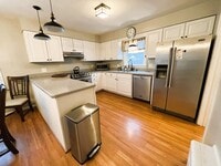 Building Photo - Charming Single-Family Home Great Neighborhood