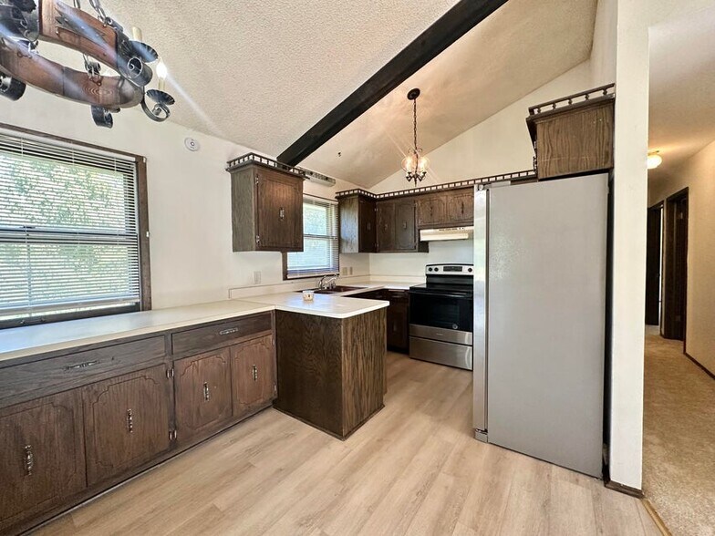 Building Photo - 2330 S Brookside Pky