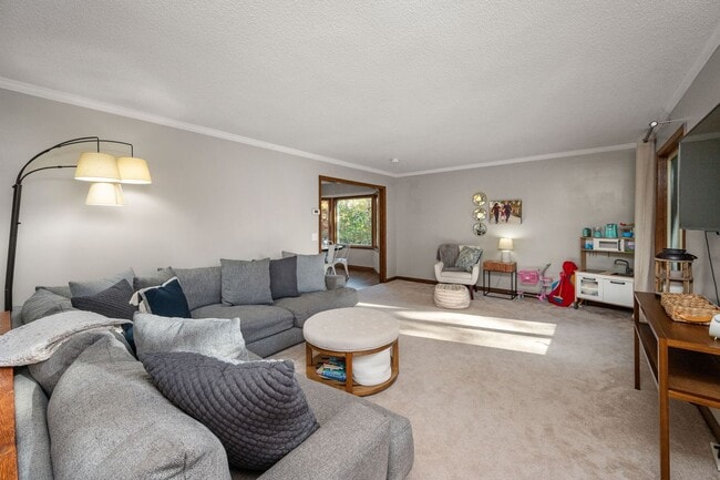 Building Photo - Stunning Remodeled 4BR Home w/ Pond View &...